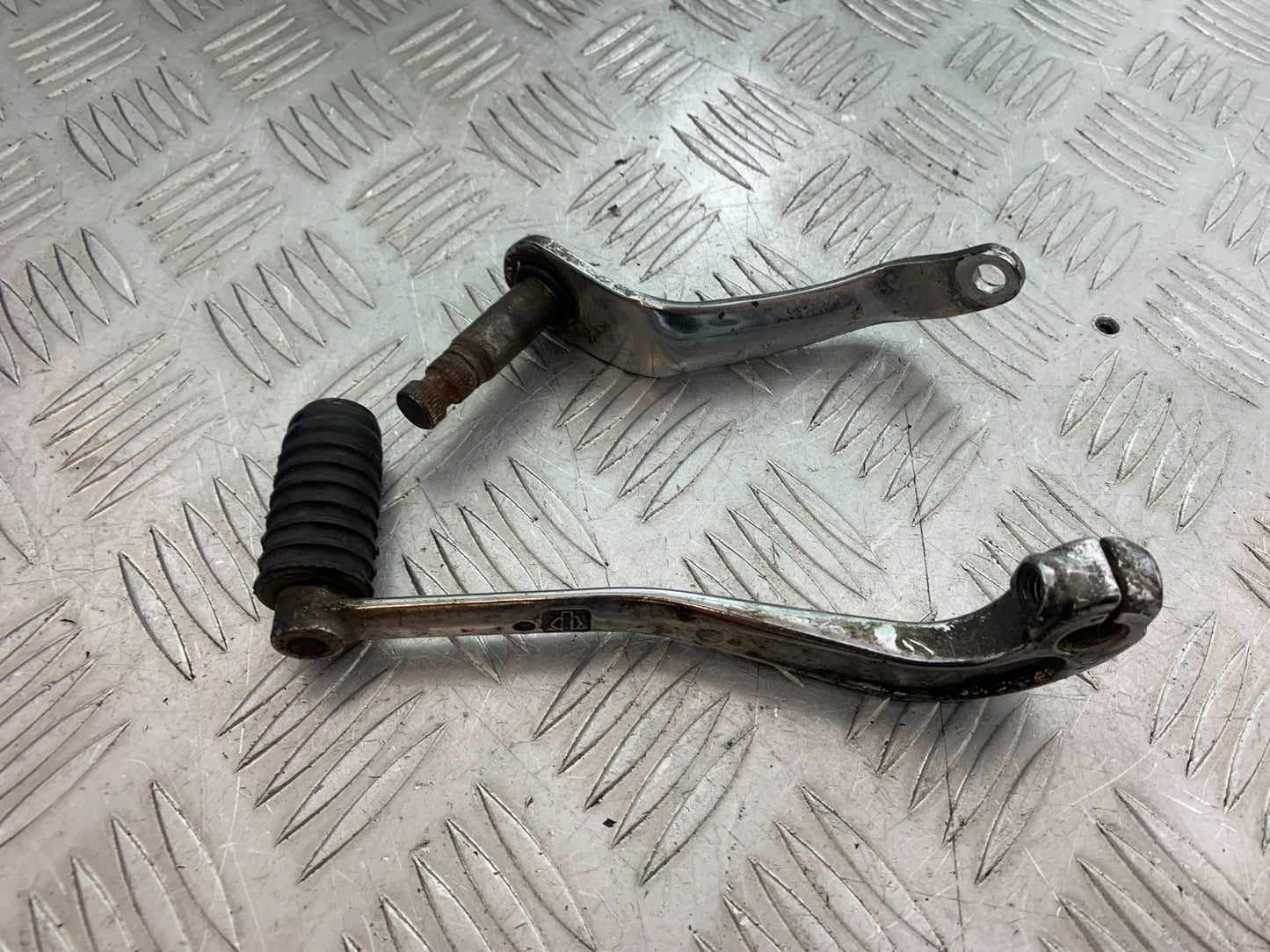 HARLEY DAVIDSON FXS BLACKLINE 1585 GEAR LEVER  YEAR 2012 (CMB1147)