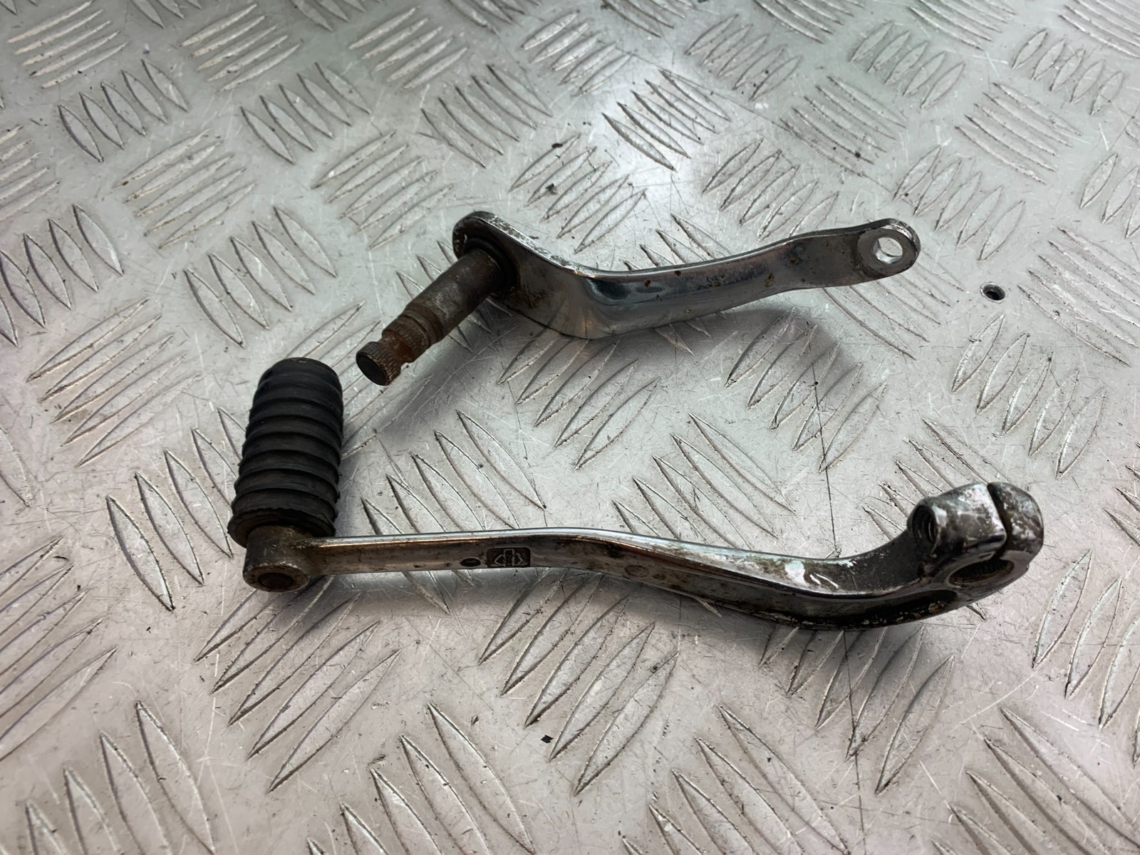 HARLEY DAVIDSON FXS BLACKLINE 1585 GEAR LEVER  YEAR 2012 (CMB1147)
