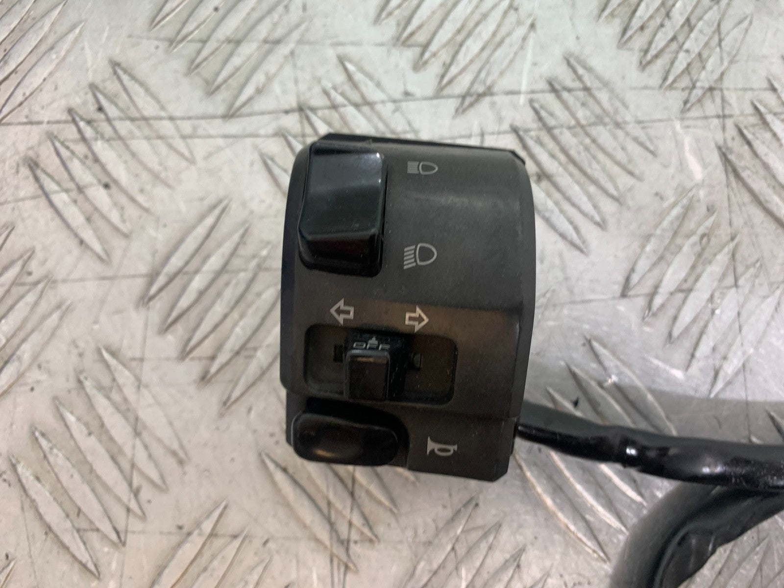 KTM 990 SUPER DUKE LEFT SWITCH GEAR  YEAR 2007-2011  (CMB1207)