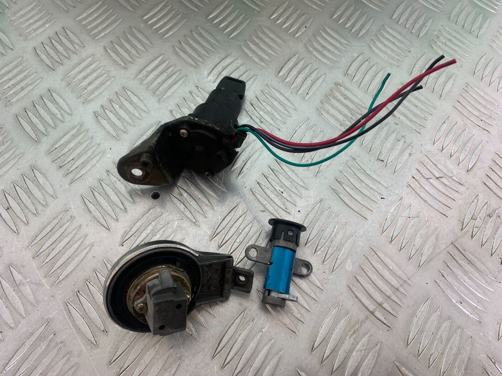 YAMAHA XV535 XV 535 VIRAGO LOCKS AND KEY  YEAR 1994-02 (CMB1044)