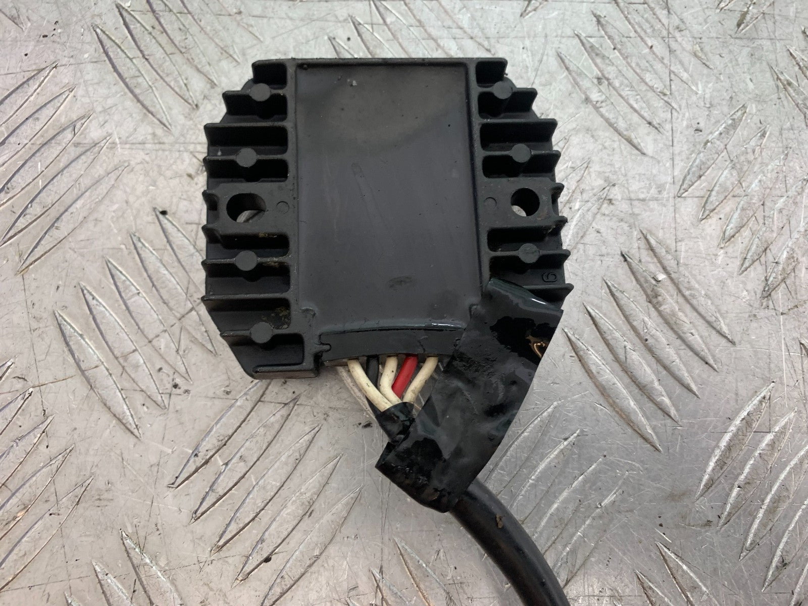 YAMAHA FZS1000 FAZER REGULATOR  YEAR 2001-05 (CMB1275)