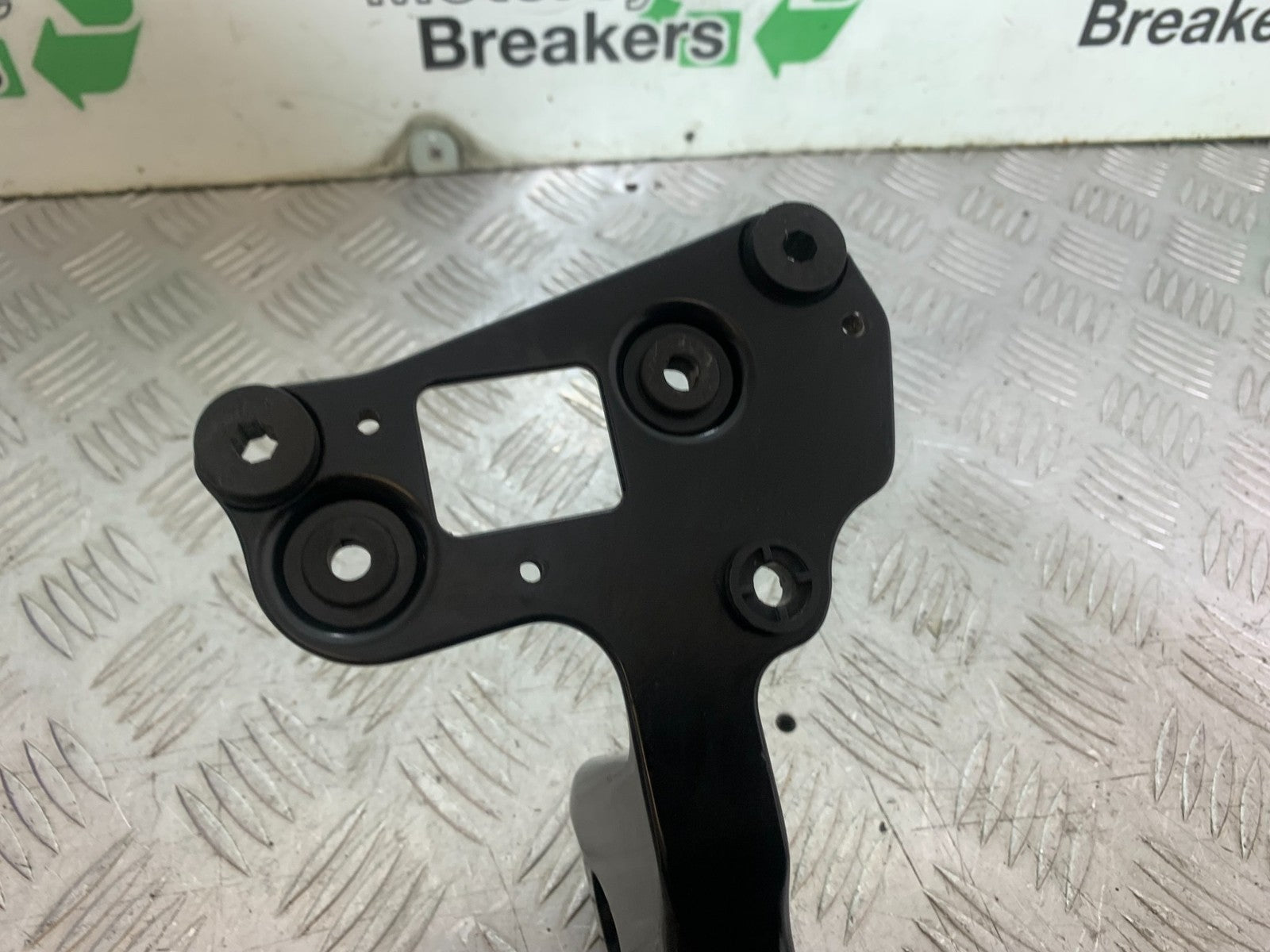 TRIUMPH 1050 SPEED TRIPLE HEADLIGHT BRACKET  YEAR 2005-2007 (CMB1322)