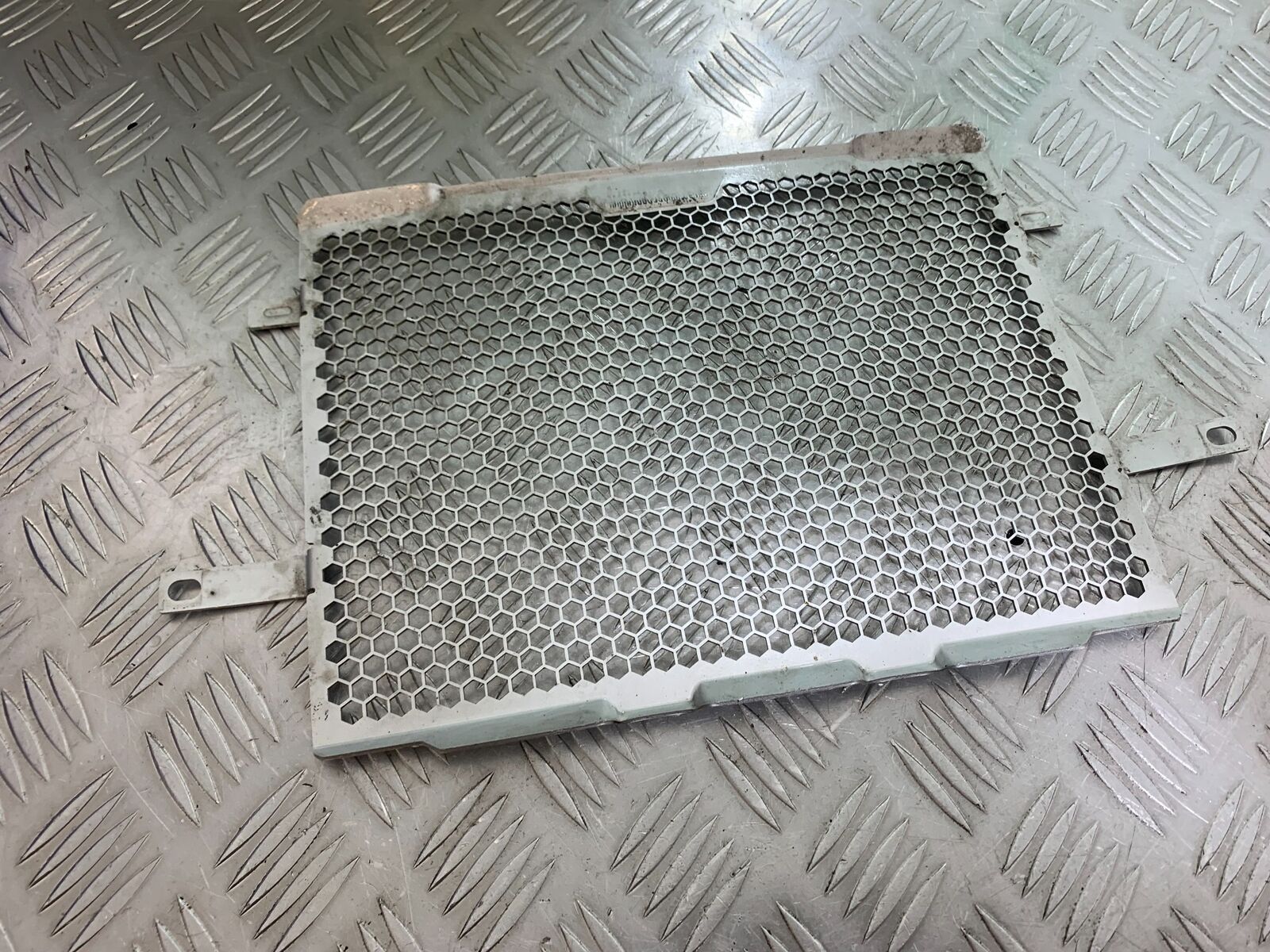 TRIUMPH TIGER 800 RADIATOR GRILL  YEAR 2011-2014 (CMB1113)