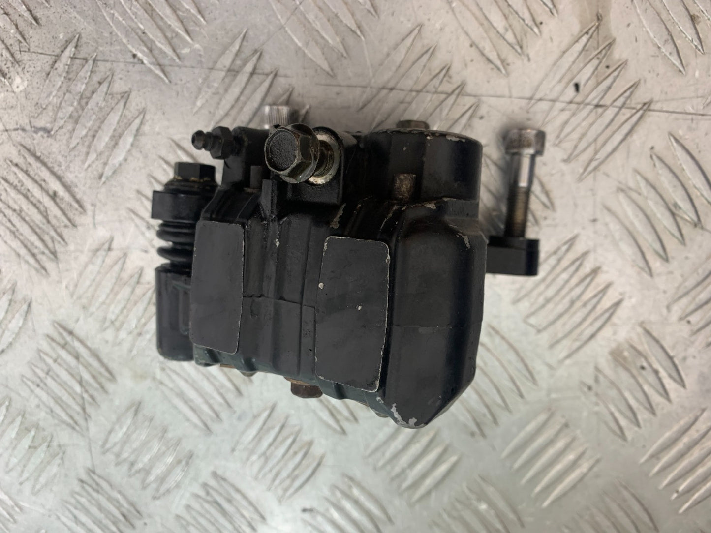 HONDA VT700 VT 700 SHADOW FRONT RIGHT CALIPER   YEAR 1984-85 (CMB1328)
