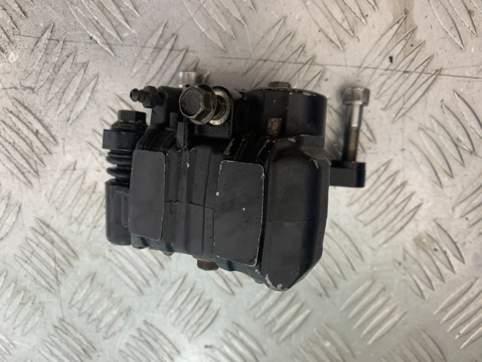 HONDA VT700 VT 700 SHADOW FRONT RIGHT CALIPER   YEAR 1984-85 (CMB1328)