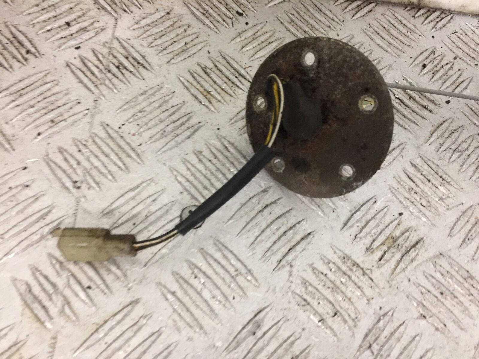SUZUKI AN 250 BURGMAN PETROL TANK SENDER  YEAR 1999  (STOCK 881)