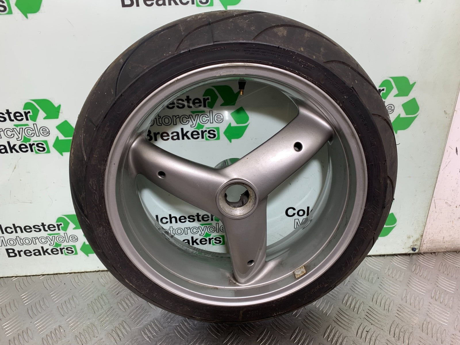 TRIUMPH 955I SPRINT RS REAR WHEEL YEAR 1999-03 (CMB1313)