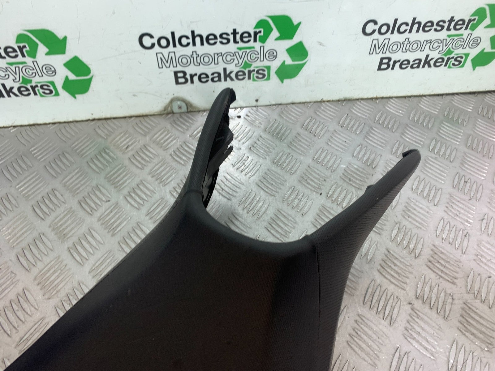 KTM DUKE 390 FRONT SEAT  YEAR 2017- 2023 (CMB1314)