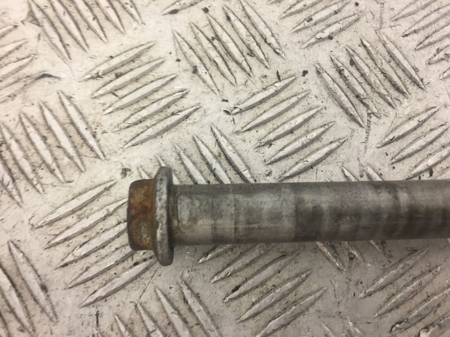 HONDA CB900 CB 900 HORNET REAR WHEEL SPINDLE  YEAR 2002-06 (STOCK 633)