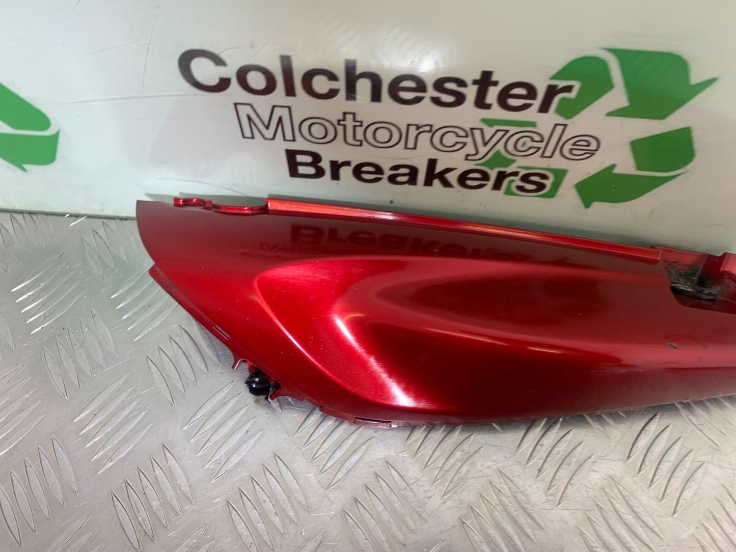 SUZUKI DL 650 V-STROM LEFT  SEAT PANEL  YEAR 2016 (STOCK 996)