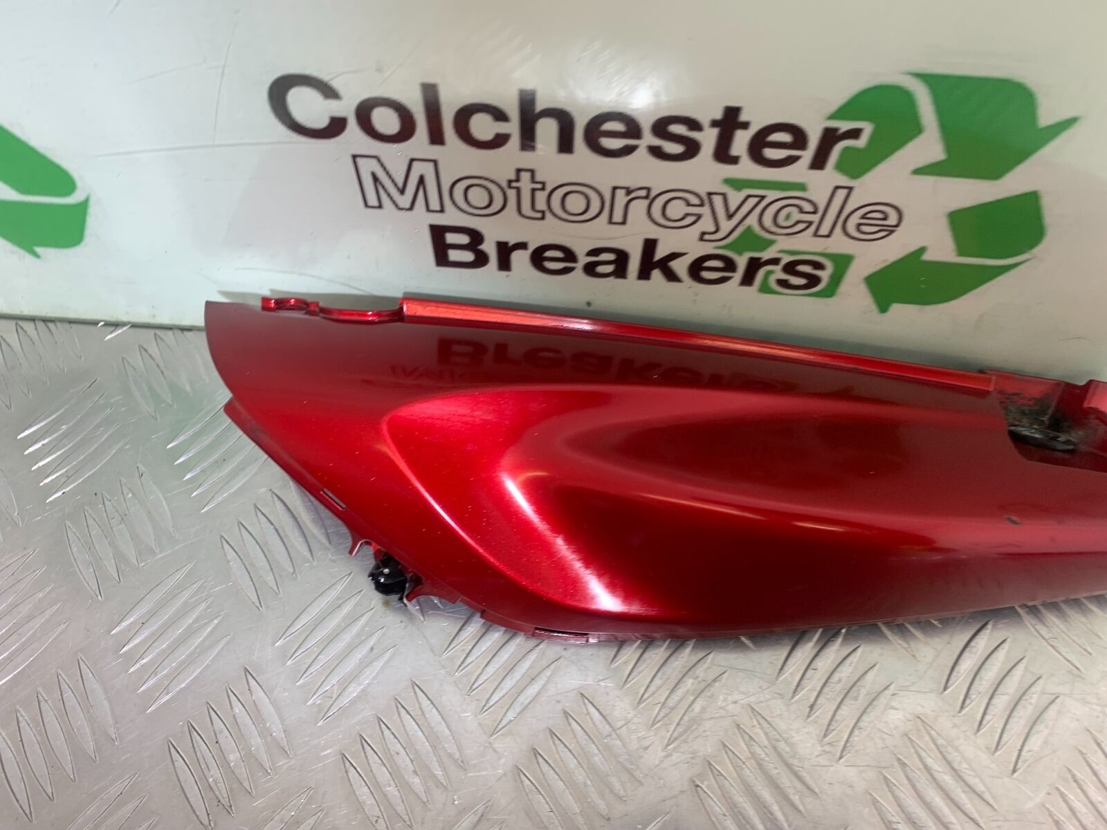 SUZUKI DL 650 V-STROM LEFT  SEAT PANEL  YEAR 2016 (STOCK 996)