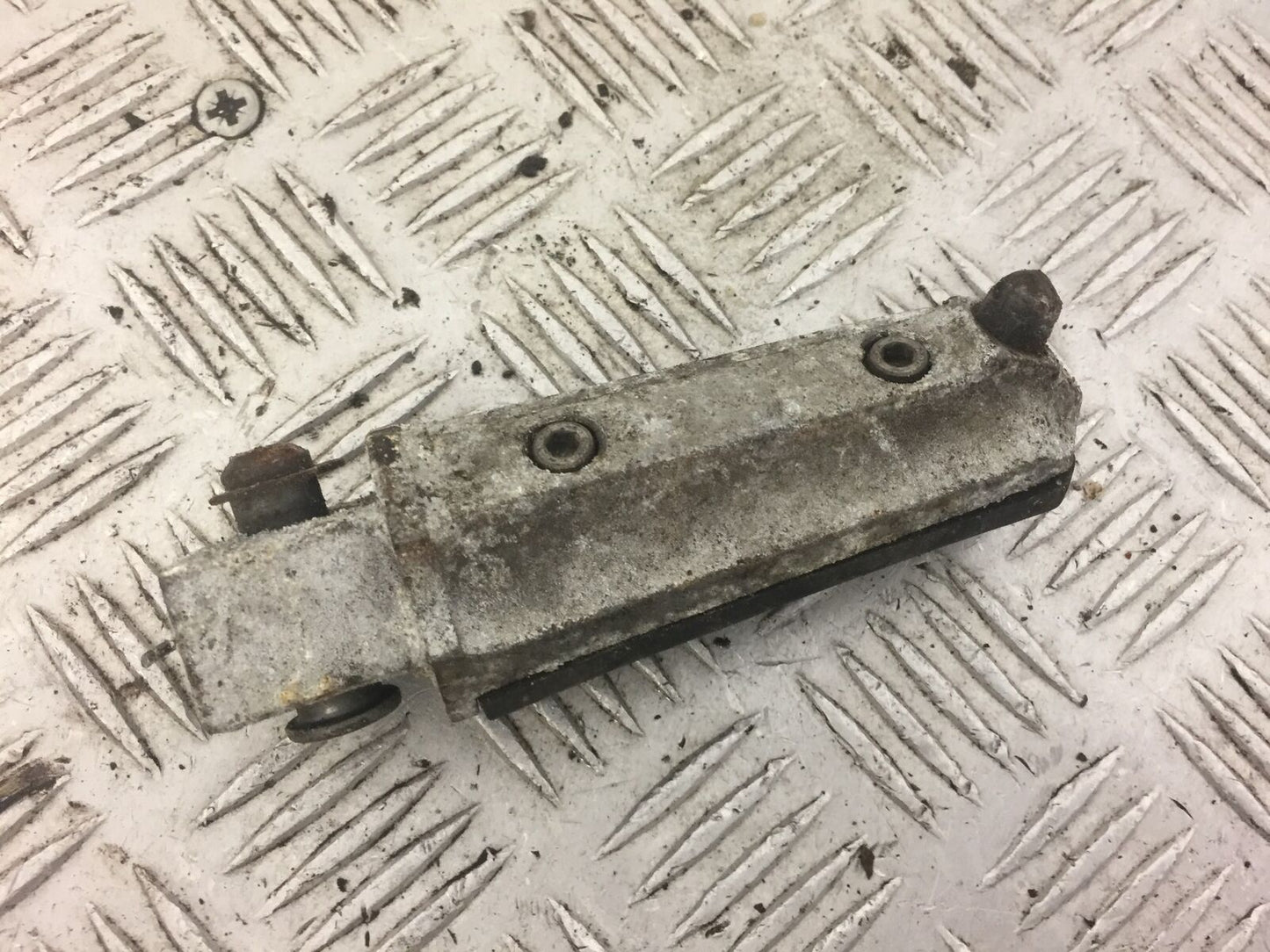 KAWASAKI ZX9R ZX9B FRONT RIGHT PEG  YEAR 1994 (STOCK 519)