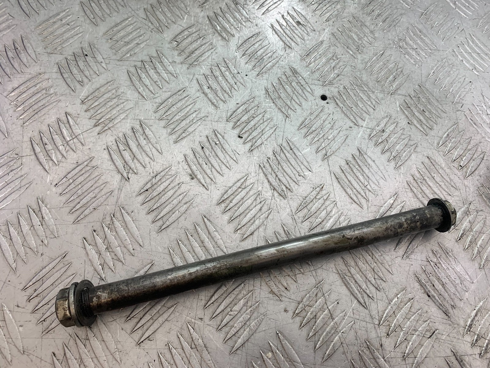 KAWASAKI ZZR1100 D SWINGARM SPINDLE    YEAR 1993-2001 (CMB1289)