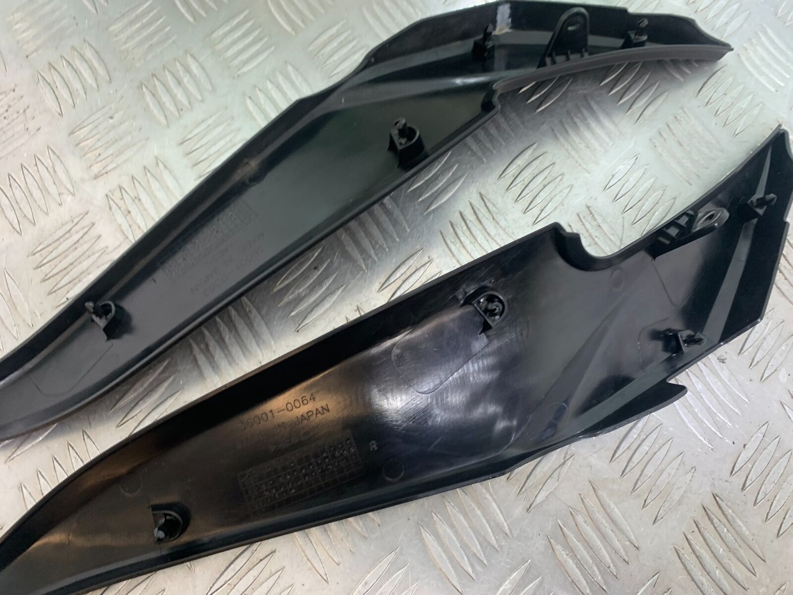 KAWASAKI ER6 N LEFT AND RIGHT INFILL PANELS   YEAR 2005-2008 (CMB1034)