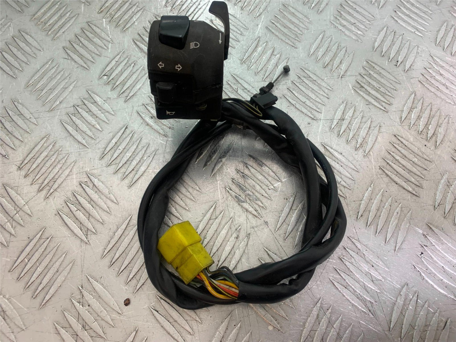 SUZUKI GSXR600 GSXR 600 K1 K2 K3 LEFT SWITCH GEAR   1999-03 (CMB1284)