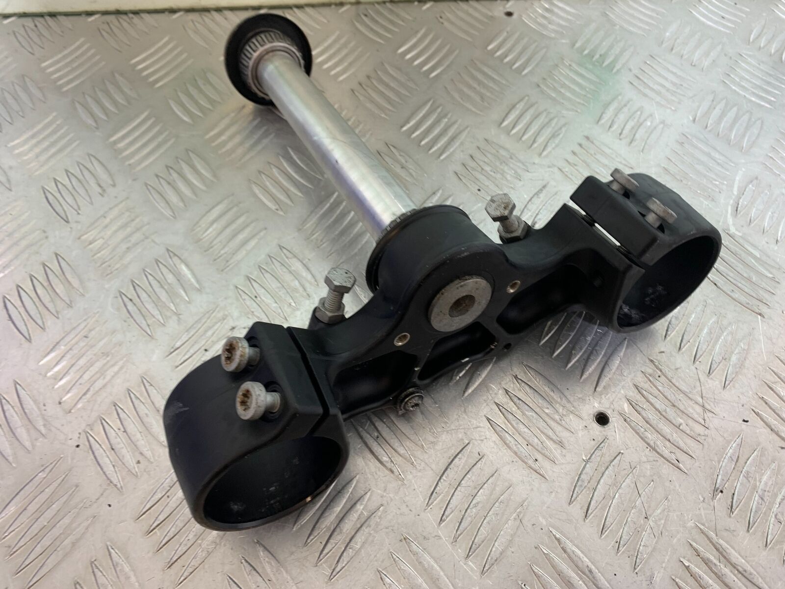 KTM 990 SUPERMOTO T BOTTOM YOKE  YEAR 2010-2011  (CMB1067)