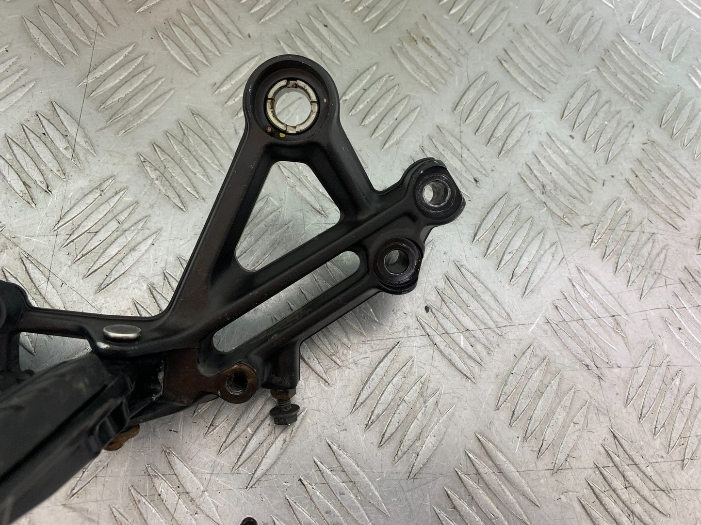 KTM DUKE 125 FRONT RIGHT HANGER  YEAR 2017-2022 (CMB1274)