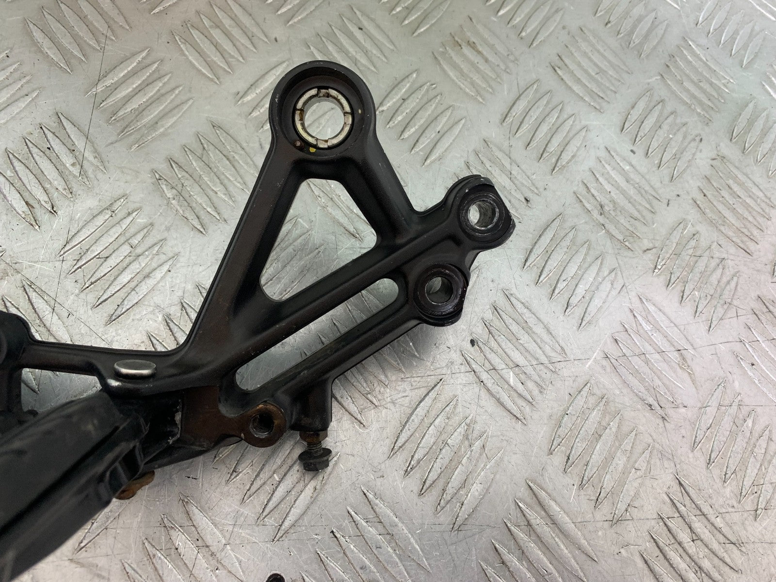 KTM DUKE 125 FRONT RIGHT HANGER  YEAR 2017-2022 (CMB1274)