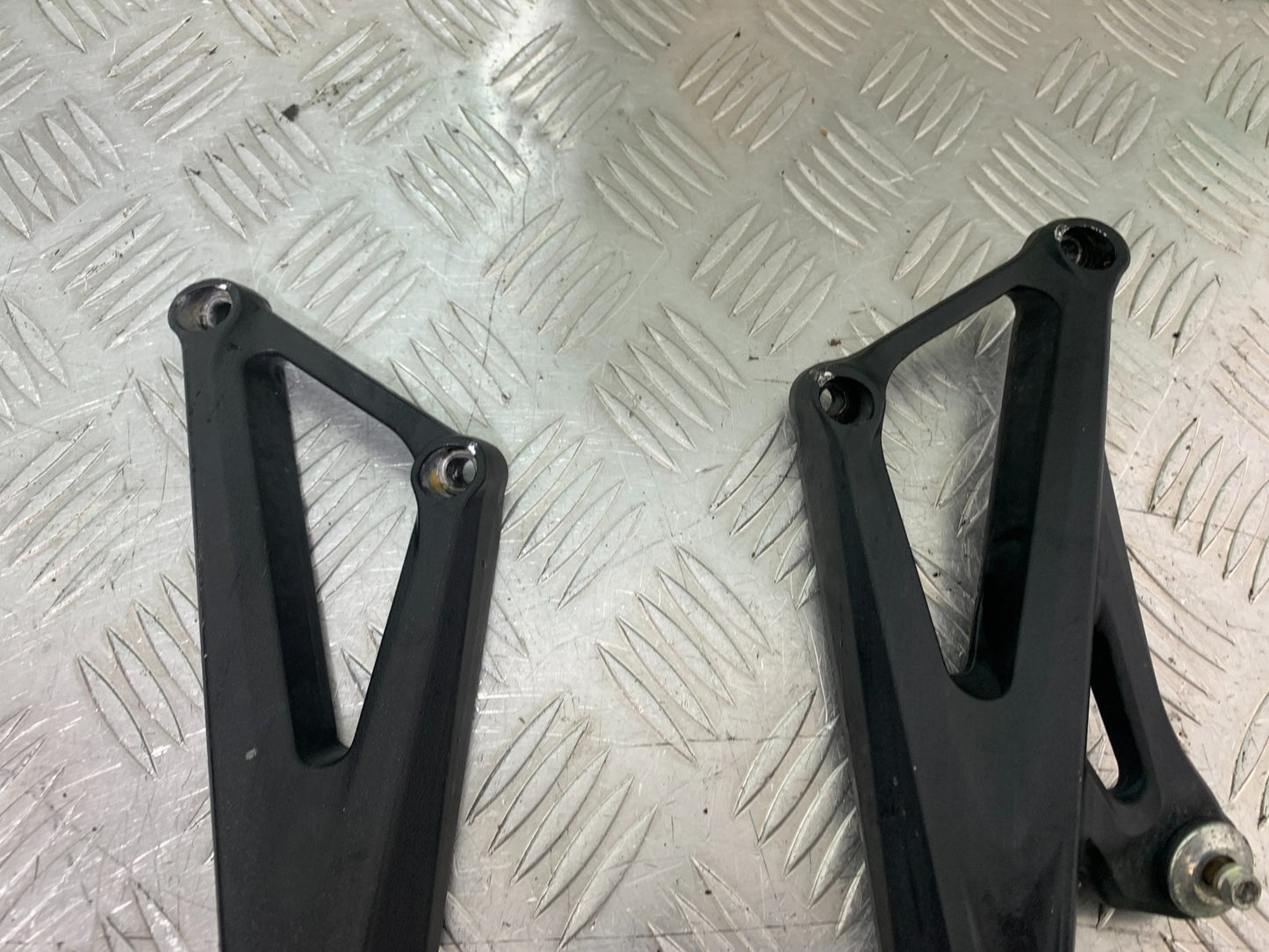 MV AGUSTA 800 F3 REAR HANGERS AND PEGS  YEAR 2017-2019 (CMB1227)