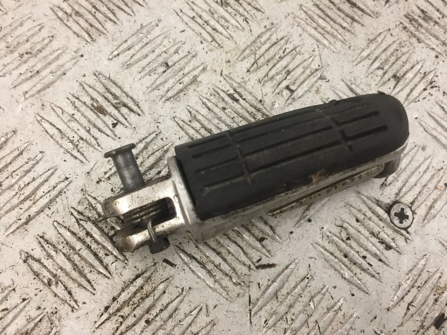 YAMAHA FJR1300 FJR 1300 FRONT RIGHT PEG  YEAR 2001-05 (STOCK 814)