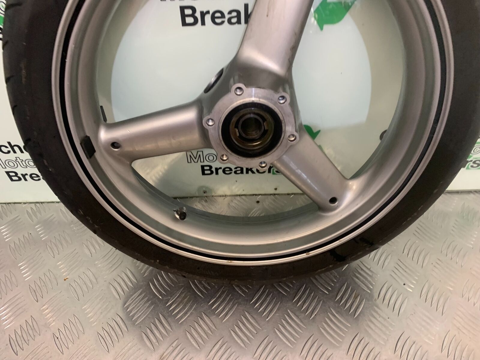 TRIUMPH 955I SPRINT RS FRONT WHEEL  YEAR 1999-04 (STOCK 989)