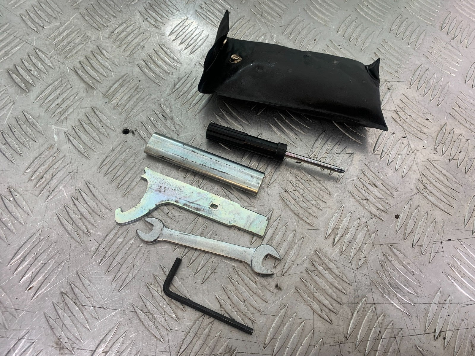 HONDA CBR1000 rr FIREBLADE TOOL KIT  YEAR 2012-2016 (CMB1198)
