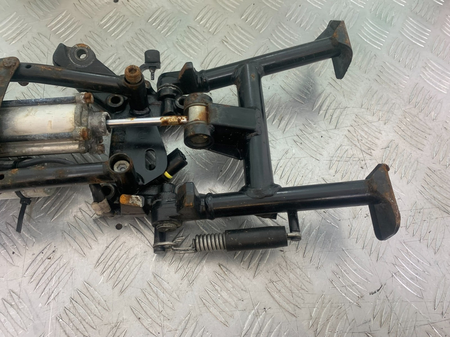 BMW K1200 K 1200 LT CENTER STAND AND MOTOR   YEAR 1999-07 (CMB1271)