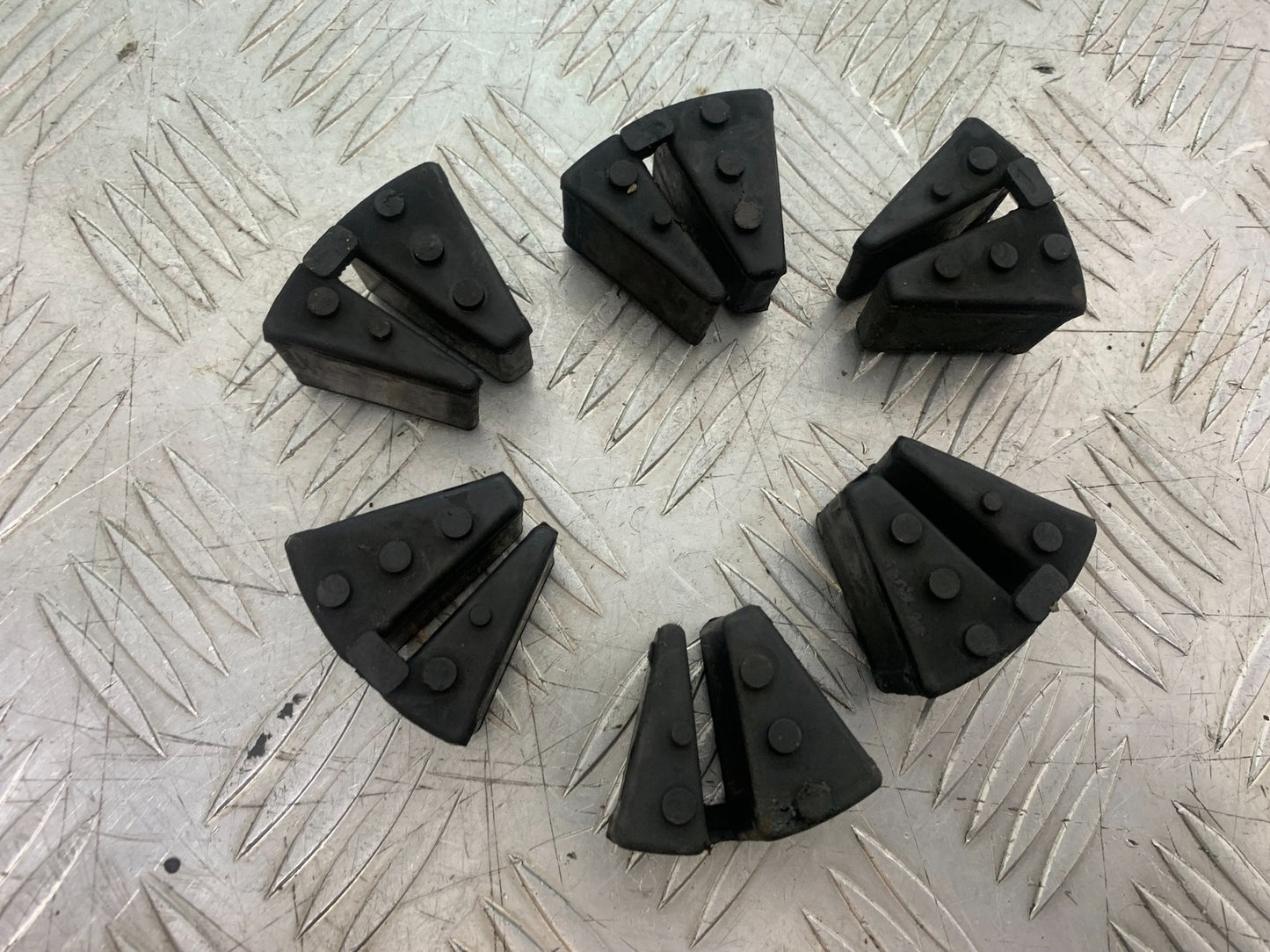BENELLI BN125 BN 125 CUSH DRIVE RUBBERS  YEAR 2018-2021 (CMB1194)