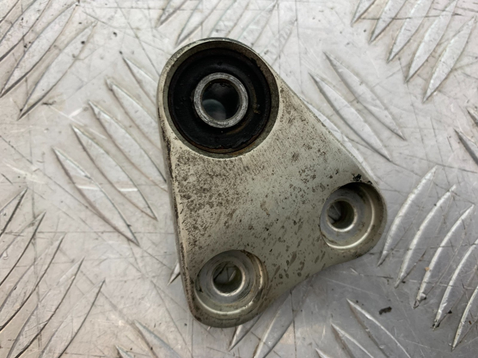 SUZUKI GSF1200 GSF 1200 BANDIT 1 X ENGINE MOUNT YEAR 2001-2004 (CMB1188)