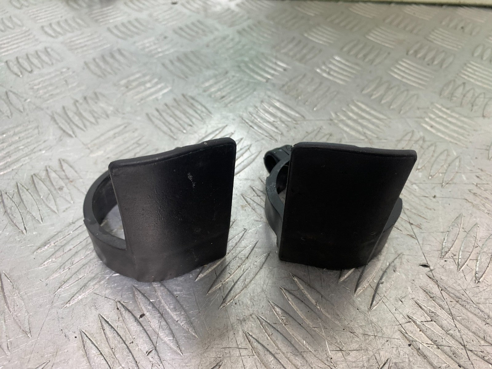 TRIUMPH 1050 SPRINT GT FORK GUARDS  YEAR 2010-2016 (CMB1250)
