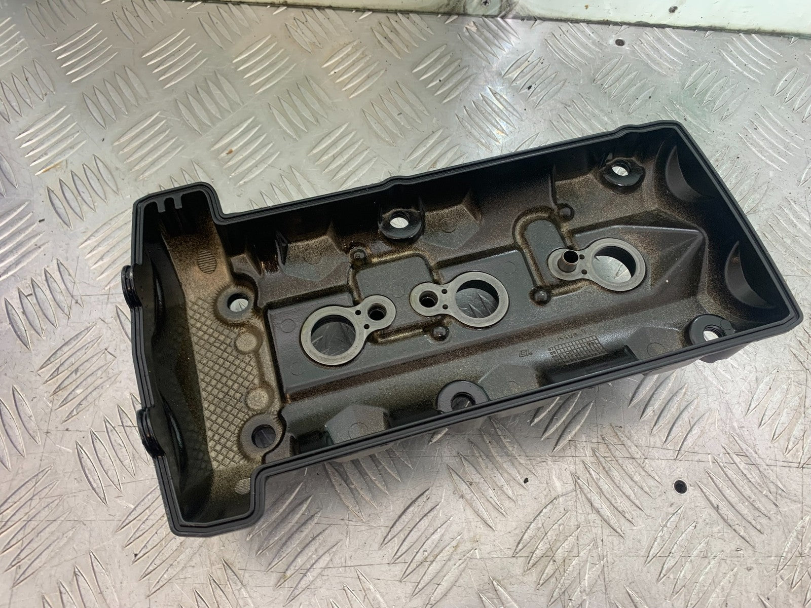 TRIUMPH 675 STREET TRIPLE R ROCKER COVER    YEAR 2012 (CMB1221)