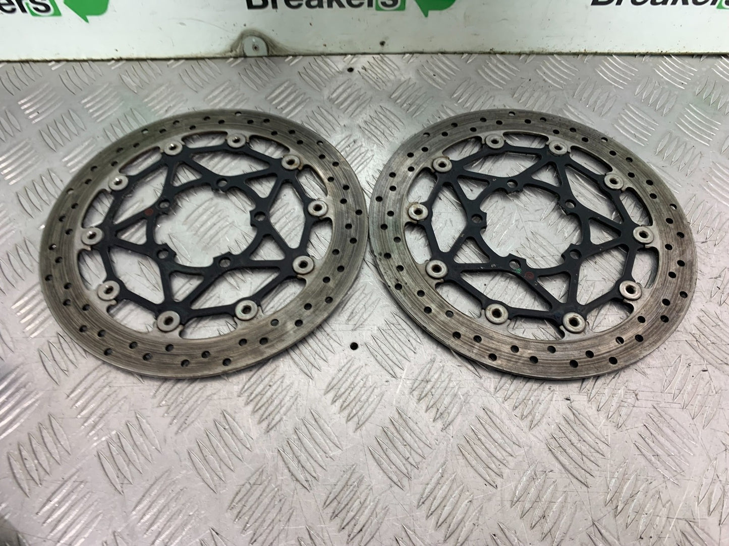 TRIUMPH 675 STREET TRIPLE RX FRONT BRAKE DISCS 2015- 2017 (CMB1299)