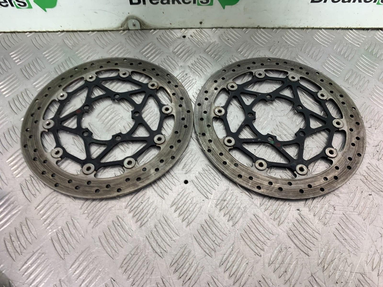TRIUMPH 675 STREET TRIPLE RX FRONT BRAKE DISCS 2015- 2017 (CMB1299)