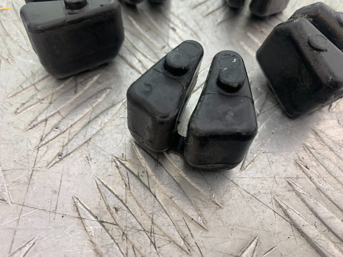 HONDA CBR1000 rr FIREBLADE CUSH DRIVE RUBBERS   YEAR 2006 (CMB1220)
