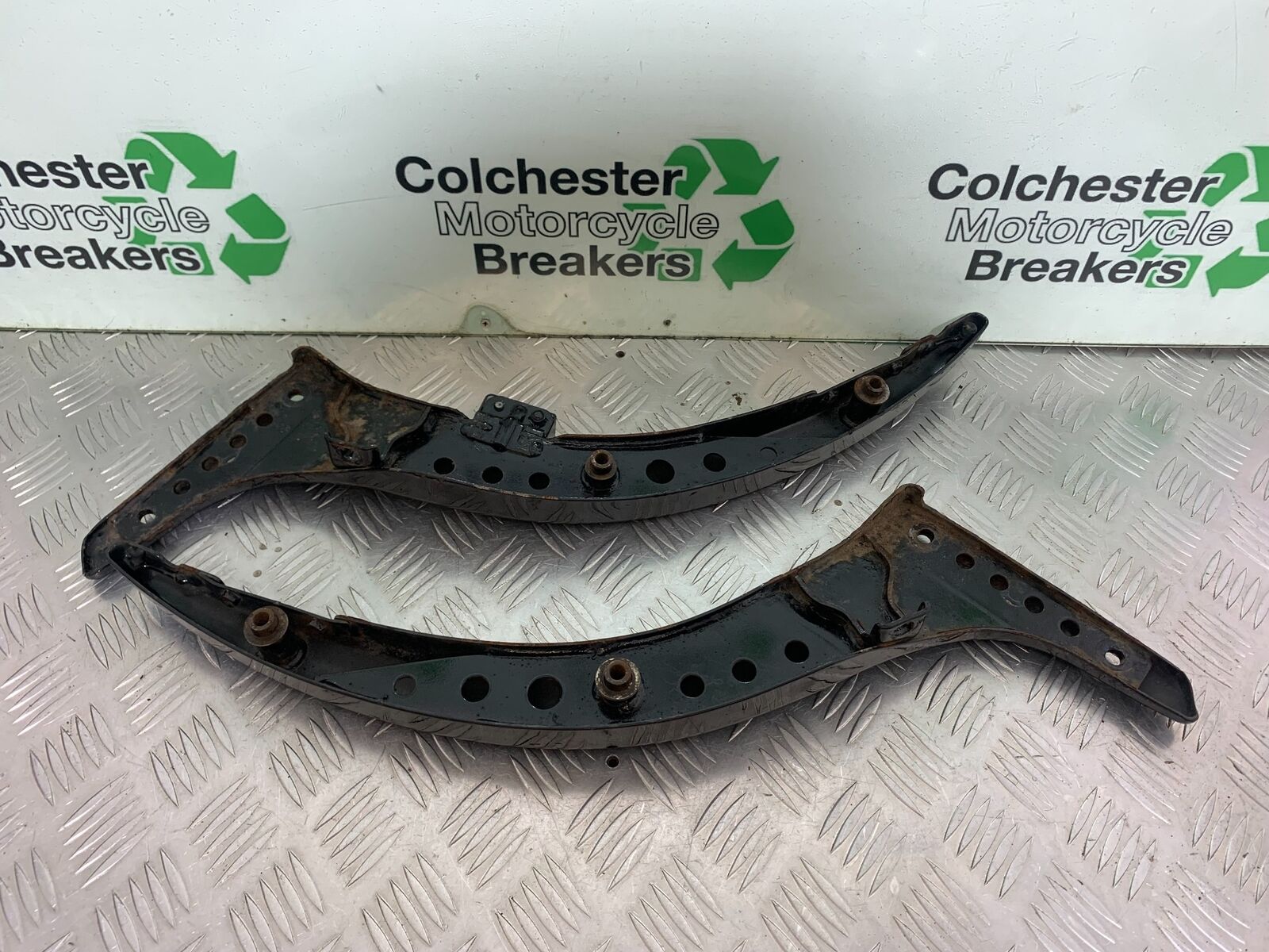 SUZUKI INTRUDER VL800 C800 REAR MUDGUARD BRACKETS   YEAR 2012-16 (CMB1039)
