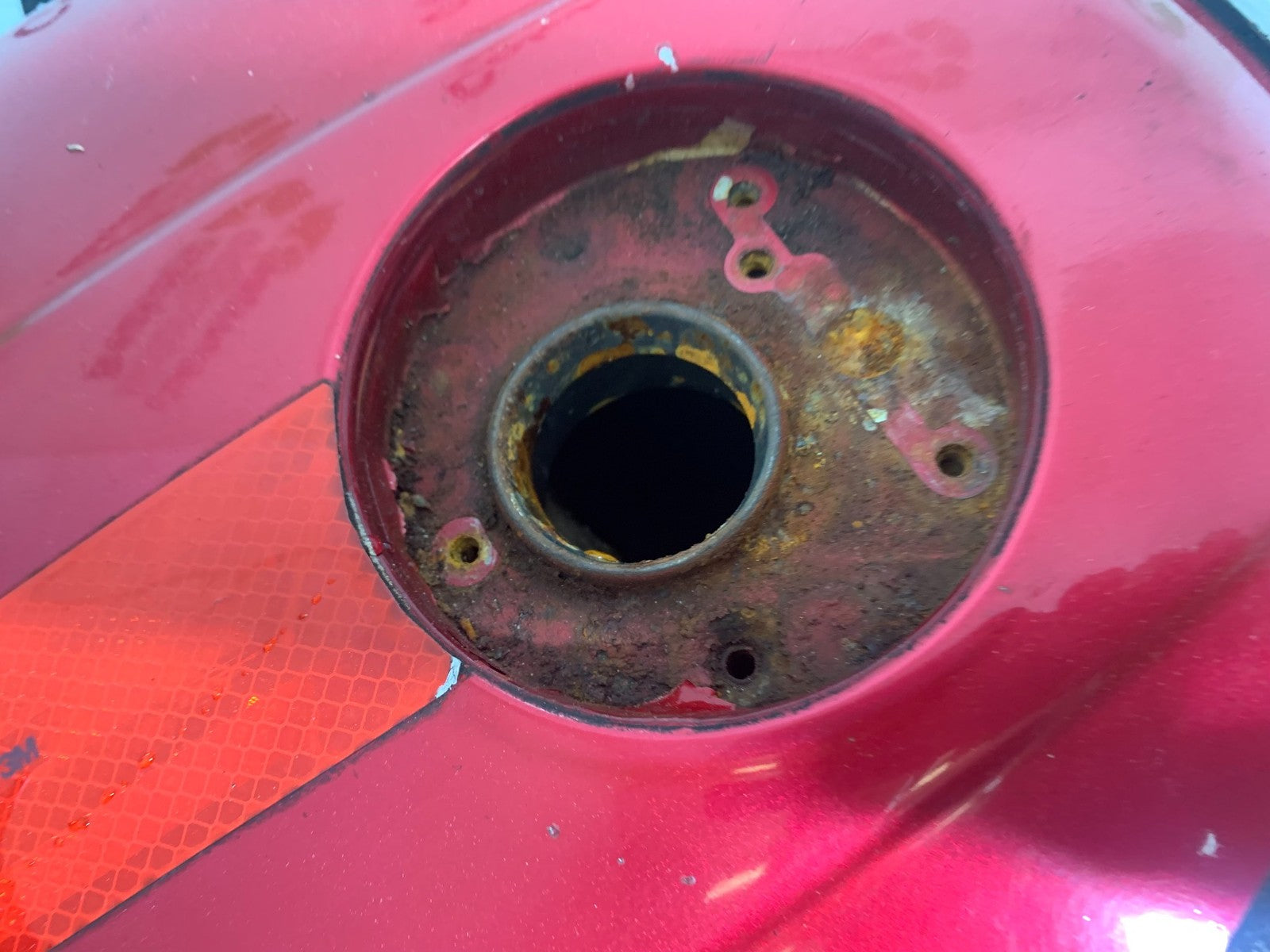 YAMAHA YZF1000 THUNDERACE PETROL TANK YEAR 1997-2000 (CMB1204)