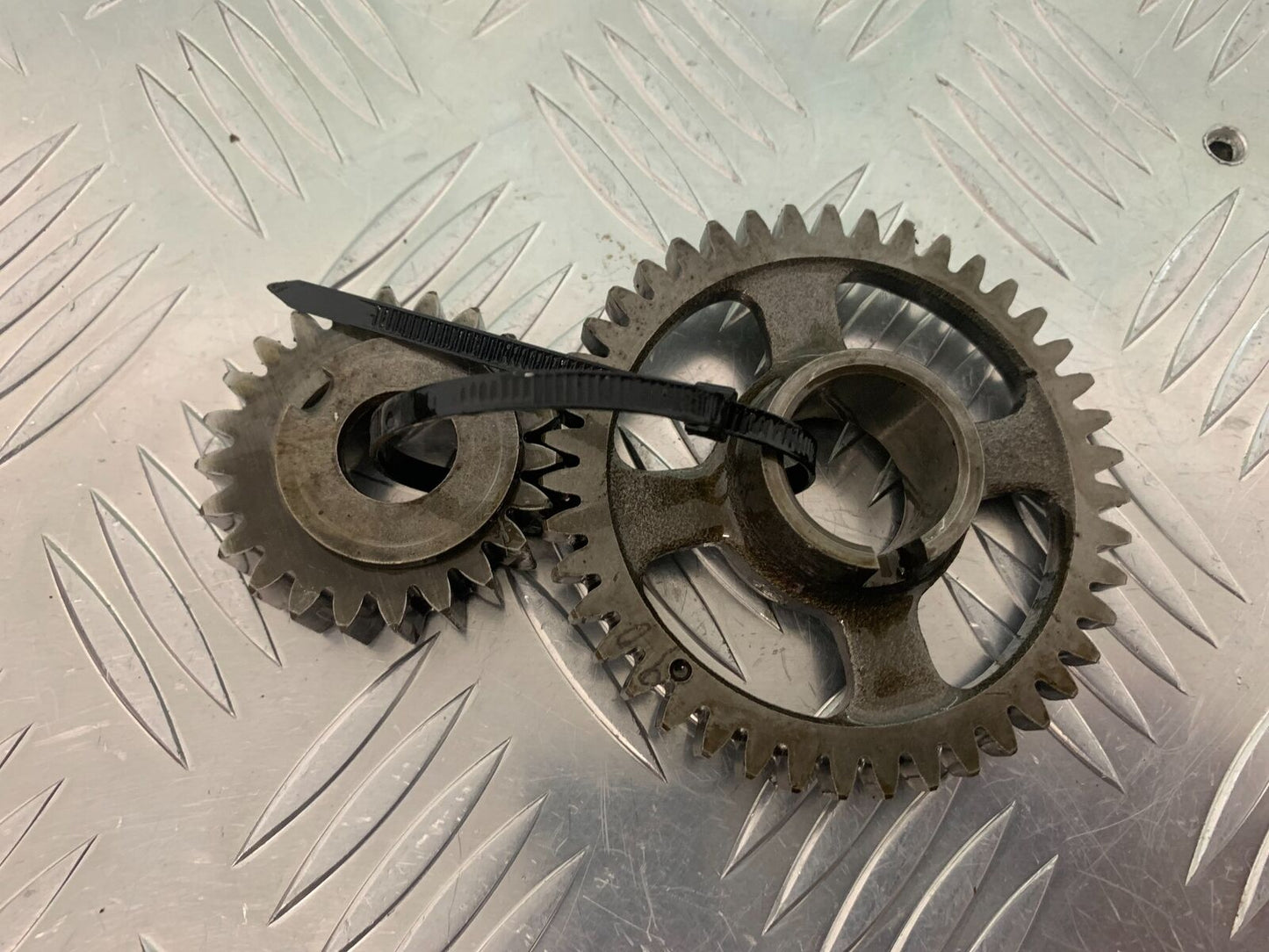 YAMAHA XT250 XT 250 2X ENGINE GEARS   YEAR 1980-1982  (STOCK 944)