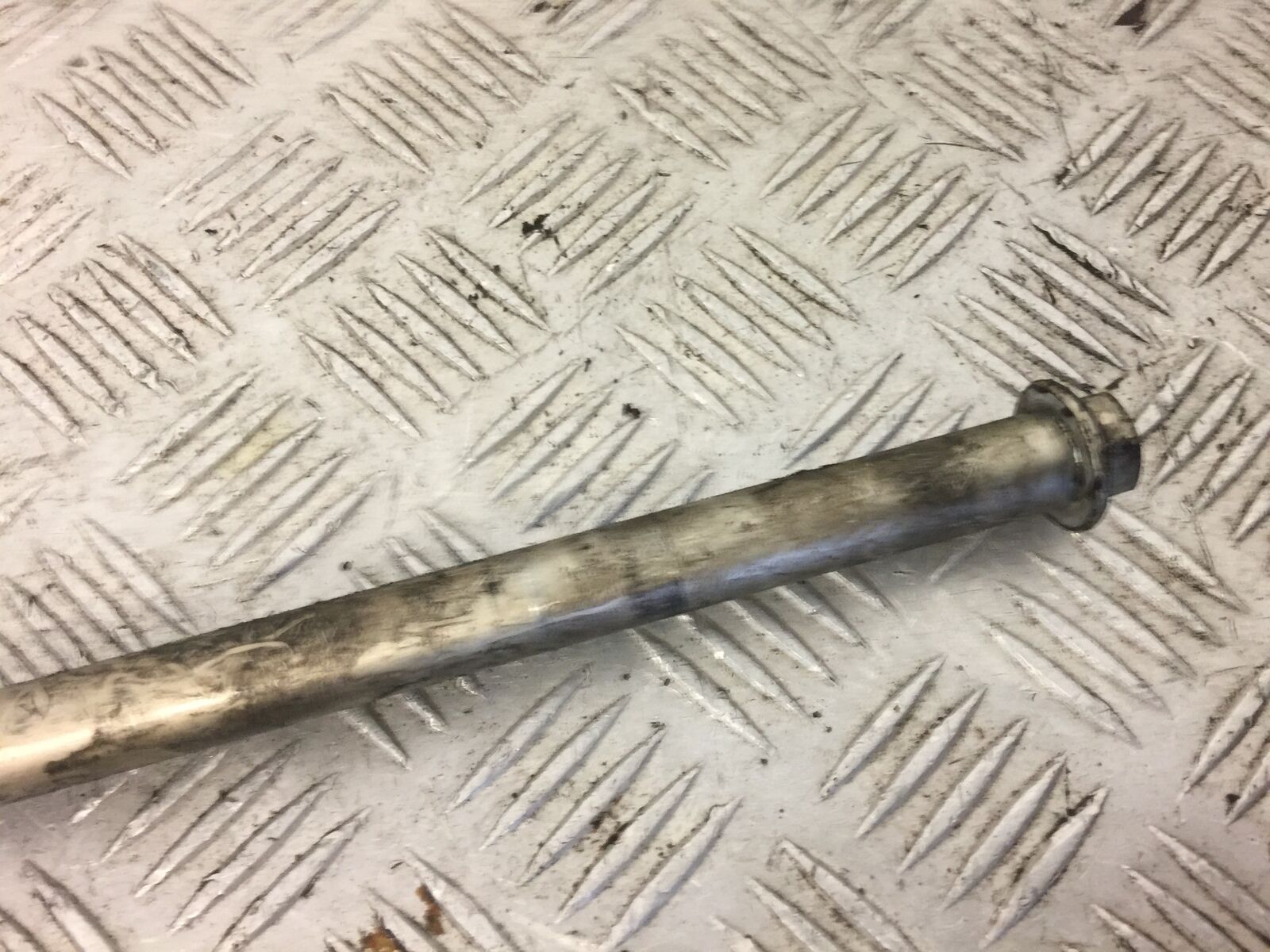 TRIUMPH TIGER 800 XCX SWINGARM SPINDLE  2018-2021 (STOCK 548)