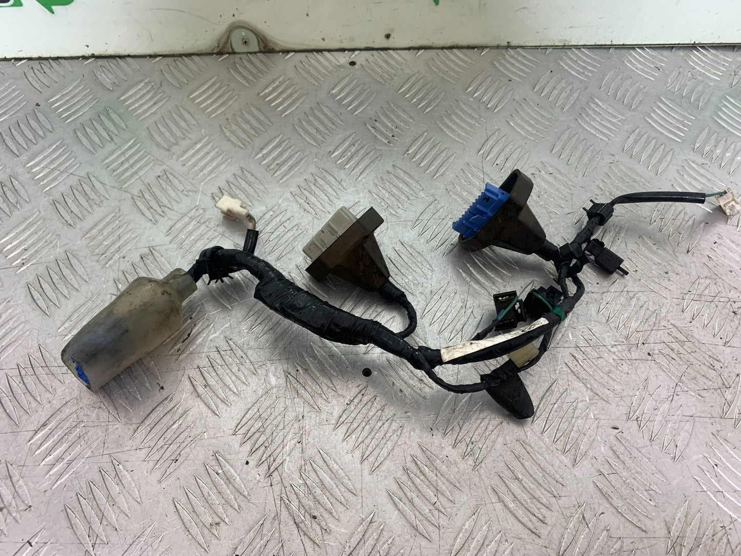 HONDA CBR1100 BLACKBIRD HEADLIGHT SPEEDO SUB LOOM  YEAR 1999-2005 (CMB1232)