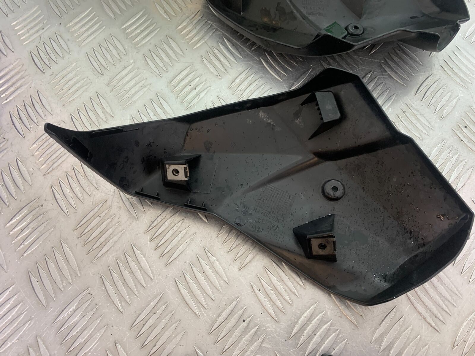 TRIUMPH TIGER 800 LEFT AND RIGHT INFILL COVERS  YEAR 2011-2014 (CMB1113)