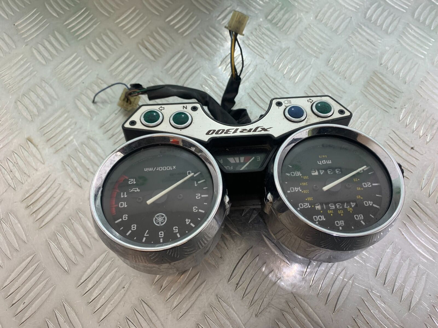 YAMAHA XJR1300 XJR 1300 CLOCKS SPEEDO DASH  YEAR 1999-2003 (CMB1055)