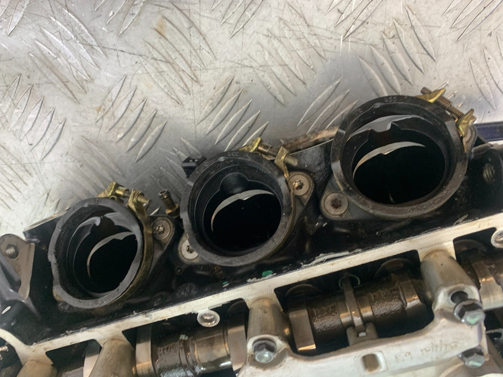 TRIUMPH 675 STREET TRIPLE CYLINDER HEAD AND CAMS   2013-2016 (CMB1186)