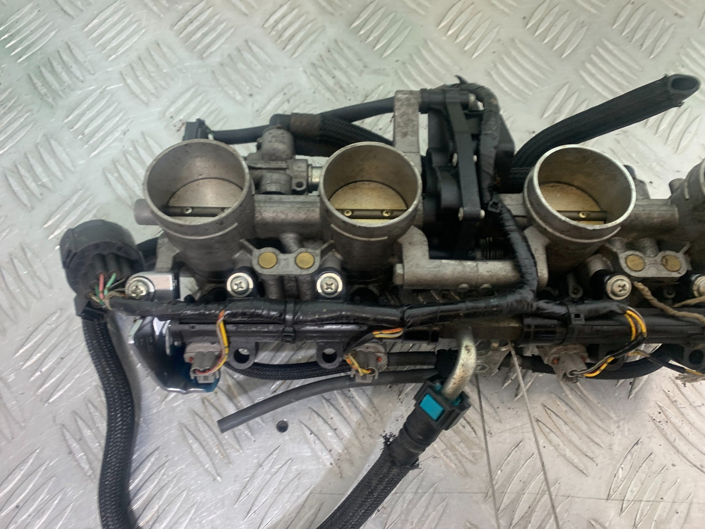 SUZUKI GSF650 GSF 650 THROTTLE BODIES  YEAR 2007-2009  (CMB1161)