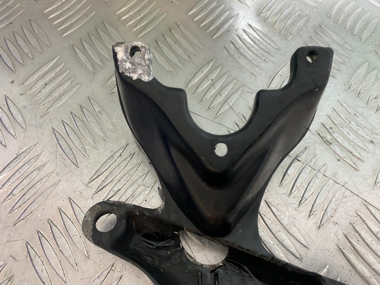 TRIUMPH T509 SPEED TRIPLE FAIRING BRACKET   YEAR 1997-1998 (CMB1144)