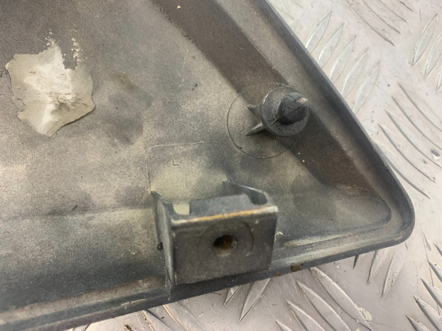 KAWASAKI GT550 GT 550 LEFT SEAT PANEL  YEAR 1984-87 (CMB1141)