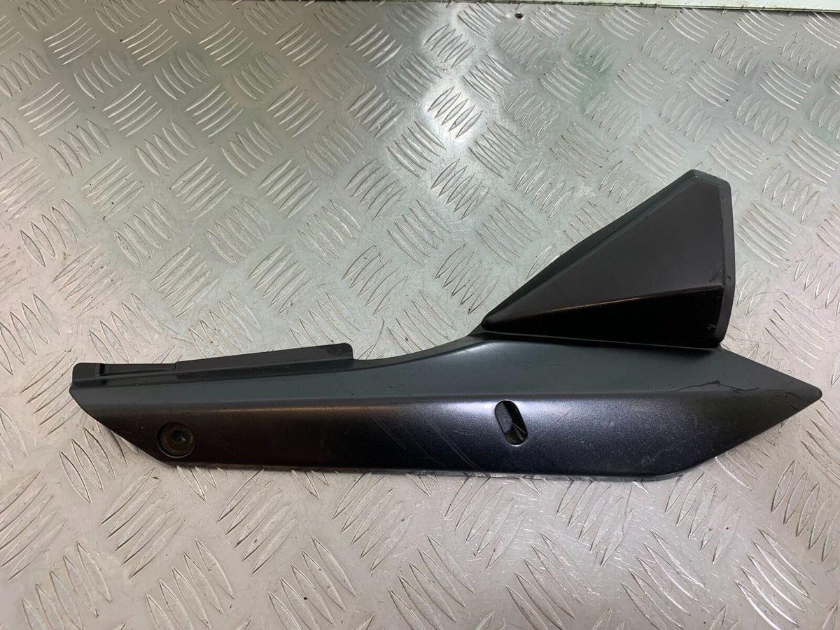 SUZUKI GSF650 GSF 650 RIGHT INFILL PANEL   YEAR 2005-06  (CMB1028)