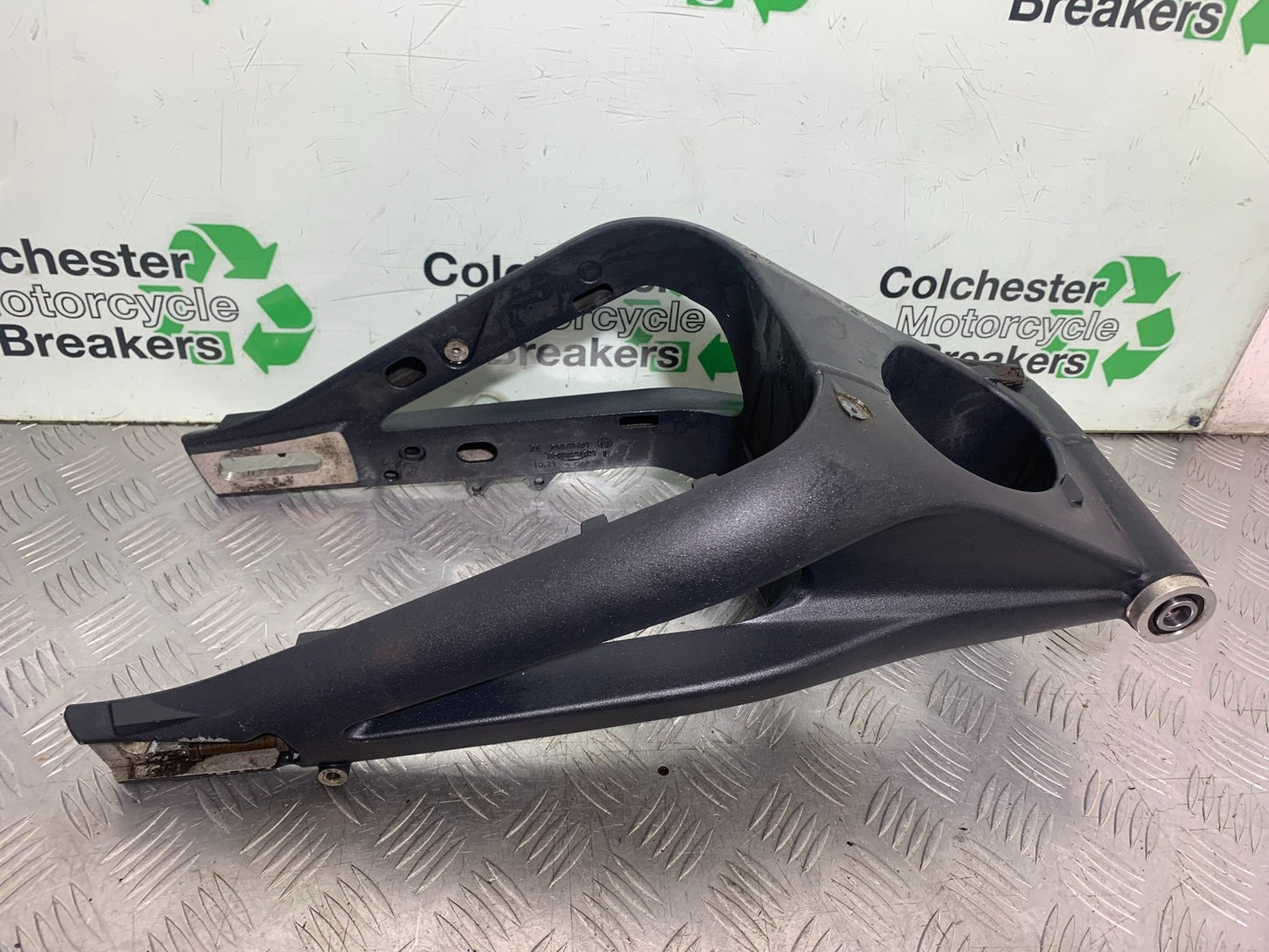 TRIUMPH 675 STREET TRIPLE R SWINGARM YEAR 2013 - 2016 (CMB1221)