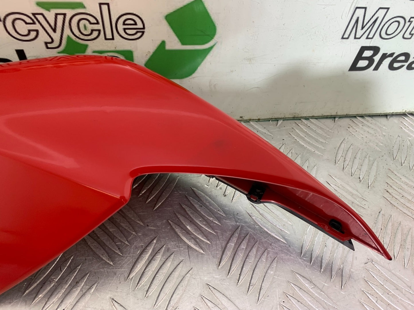 DUCATI 1299 PANIGALE LEFT SEAT PANEL   YEAR 2016 (CMB 1187)