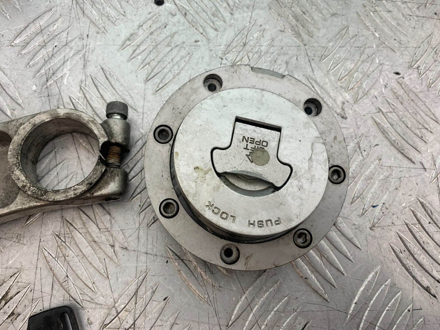 HONDA VFR800 PRE V-TEC LOCKS AND KEY YEAR 1998-2001 (CMB1233)