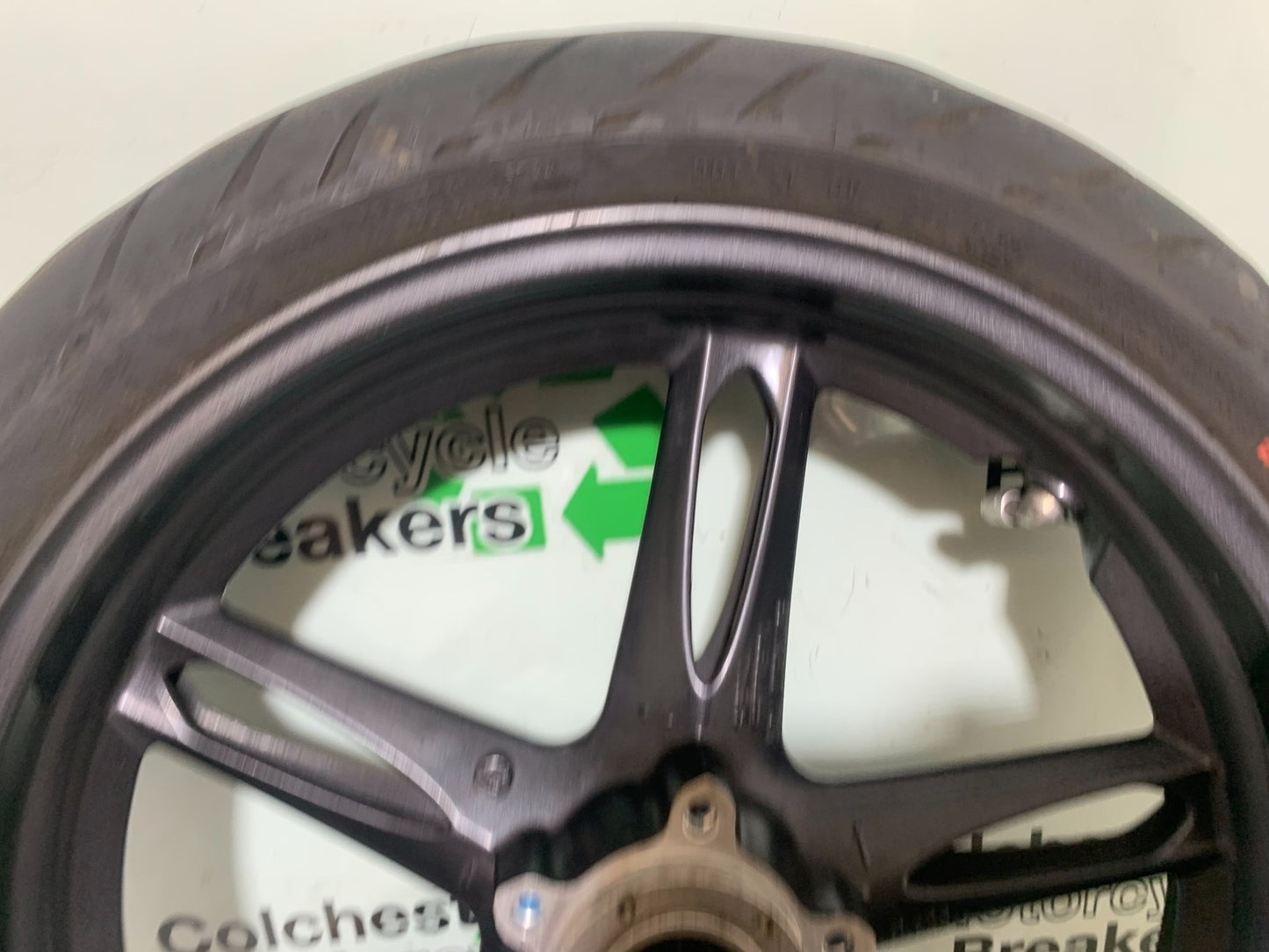 TRIUMPH 1050 SPEED TRIPLE FRONT WHEEL   YEAR 2005-2007 (CMB1322)